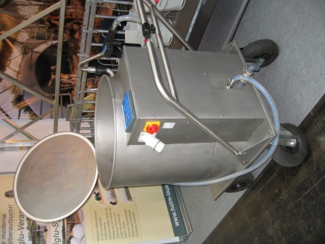 pojízdný vozík pro přípravu a rozvoz mléčné krmné směsi